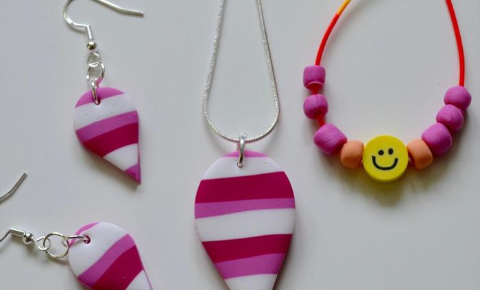 Make 3 items to take away on the day.  This class is a favourite for Birthday Parties & Hen do's.  Adult classes in the evenings can bring their own b